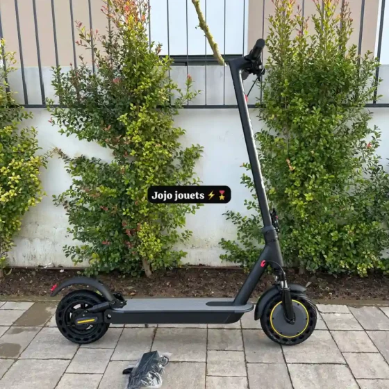 Vue 3 de Trottinette Électrique AOVOPRO Tmax - CADIILO