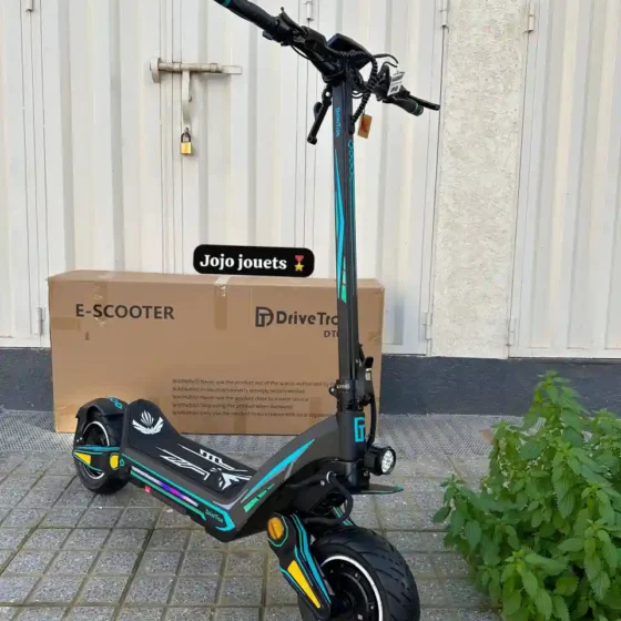 Vue 2 de Trottinette Électrique DRIVETRON DT06 60V